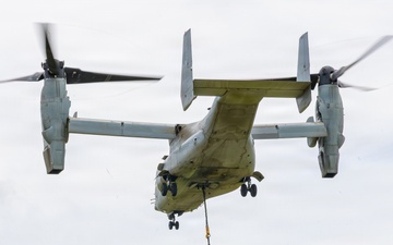 25th ID Moves Artillery with with Ospreys