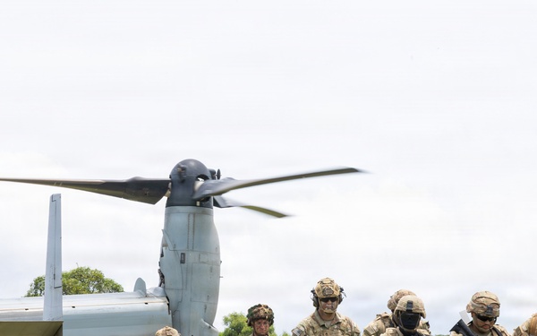 3rd Battalion 7th Field Artillery Regiment Conducts a Gun Raid Sling-Load Training of M777 Howitzers with Ospreys