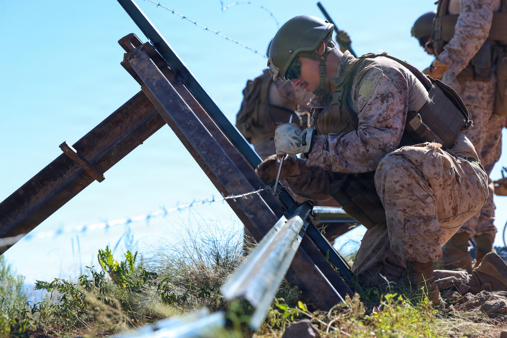 JTF-SB Marines Continue Expeditionary Barrier Construction in Nogales