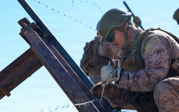 JTF-SB Marines Continue Expeditionary Barrier Construction in Nogales
