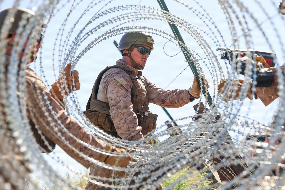 JTF-SB Marines Continue Expeditionary Barrier Construction in Nogales