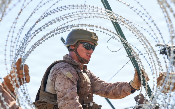 JTF-SB Marines Continue Expeditionary Barrier Construction in Nogales
