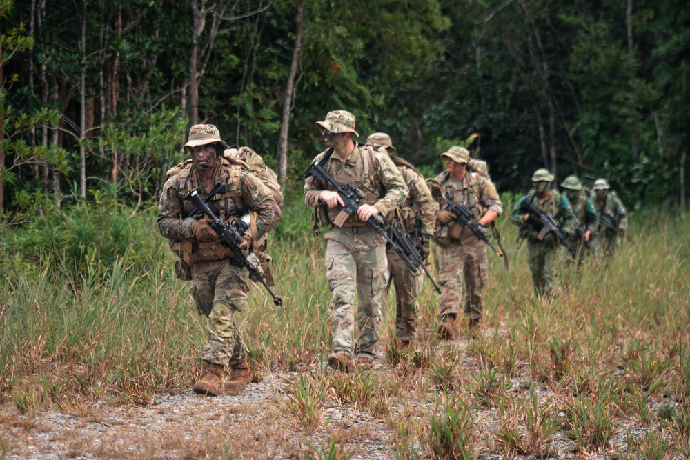 U.S. Army, RBLF sharpen jungle warfare skills during Pahlawan Warrior 26