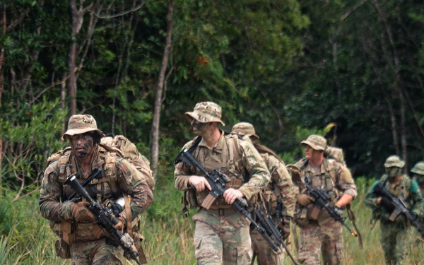 U.S. Army, RBLF sharpen jungle warfare skills during Pahlawan Warrior 26
