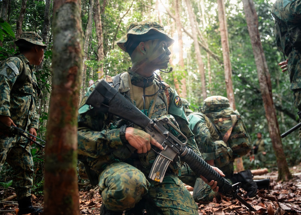 U.S. Army, RBLF sharpen jungle warfare skills during Pahlawan Warrior 26