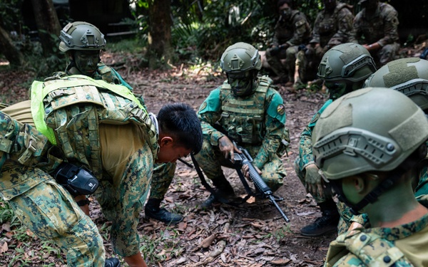 OKNG, RBLF train close-quarters combat in jungle terrain