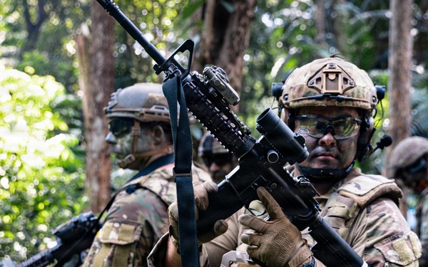 OKNG, RBLF train close-quarters combat in jungle terrain