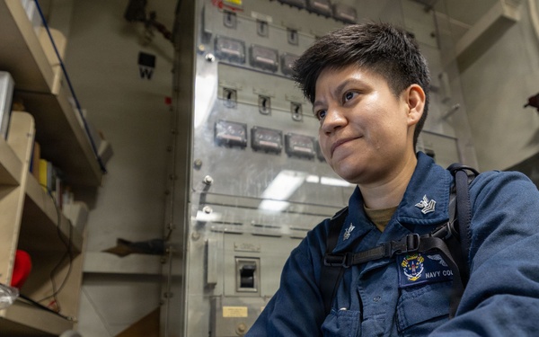 USS Mustin conducts routine operations