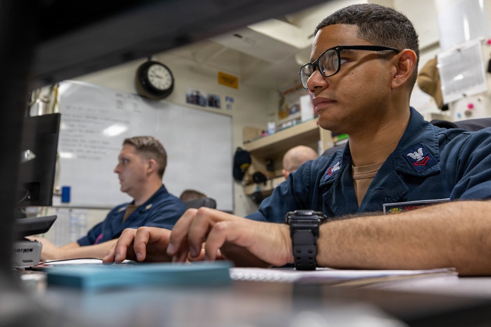 USS Mustin conducts routine operations