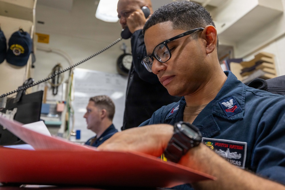 USS Mustin conducts routine operations