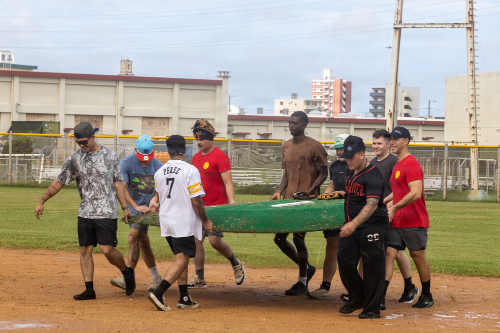 HMLA-367 Marines play baseball with local university students