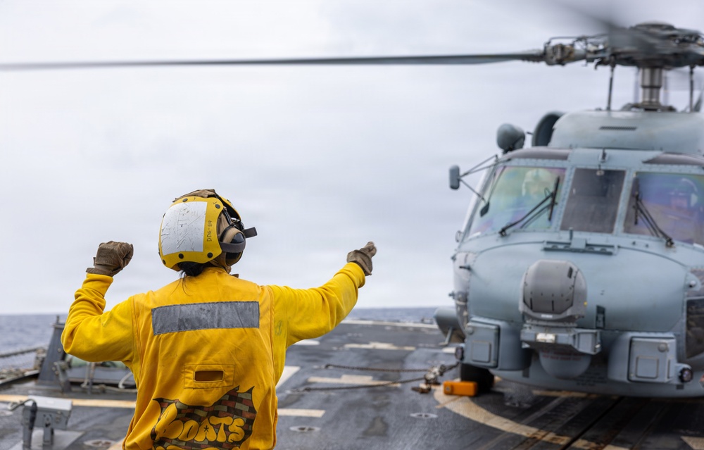 USS Mustin conducts flight operations