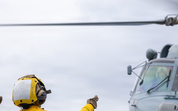 USS Mustin conducts flight operations