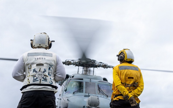 USS Mustin conducts flight operations