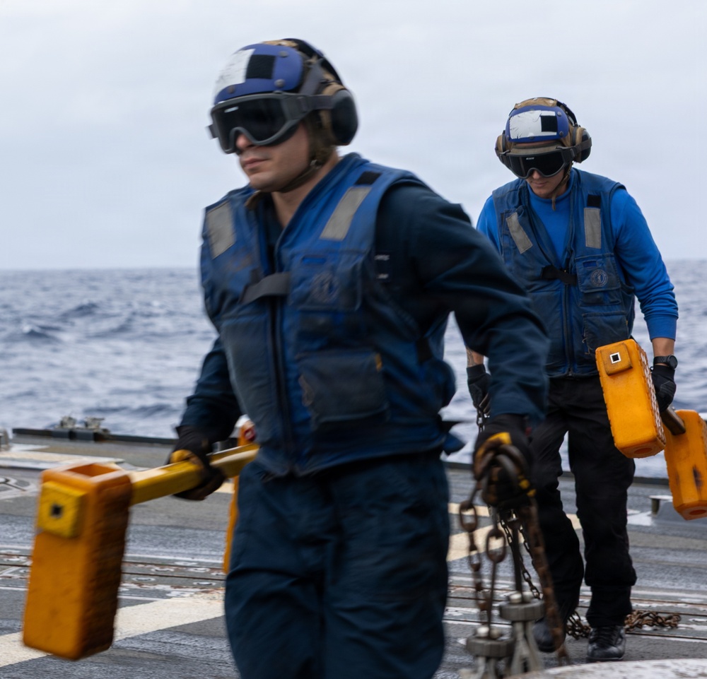 USS Mustin conducts flight operations