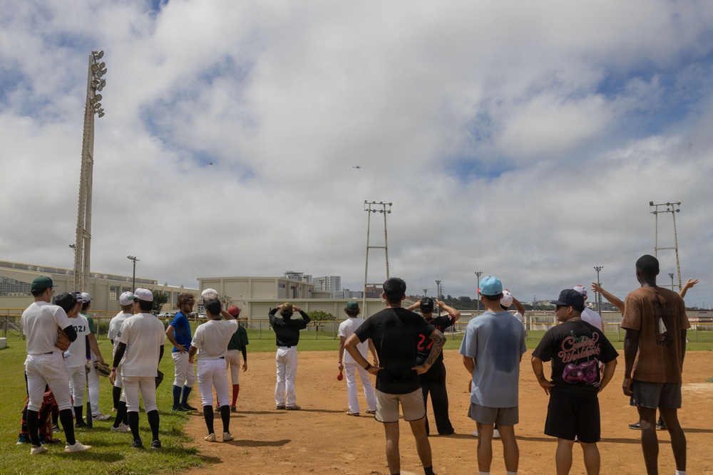 HMLA-367 Marines play baseball with local university students