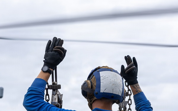 USS Mustin conducts flight operations