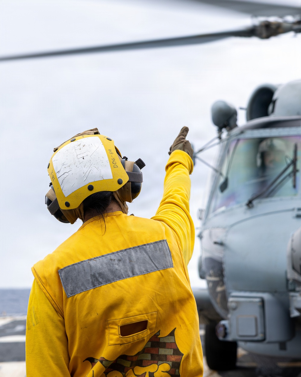 USS Mustin conducts flight operations
