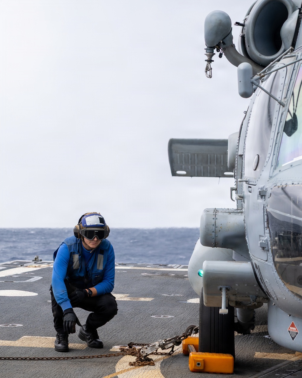 USS Mustin conducts flight operations