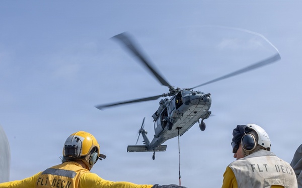 Vertical Replenishment aboard USS Ross (DDG 71)