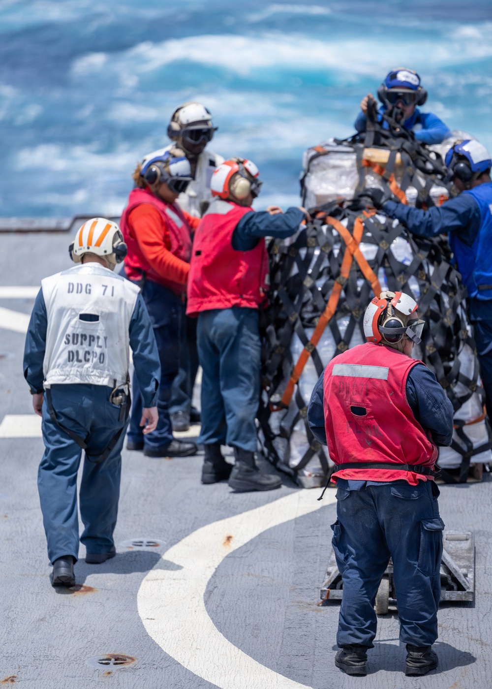 Vertical Replenishment aboard USS Ross (DDG 71)