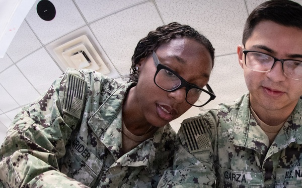 Training to Keep the Warfighter in the Fight:  NMRTC Cherry Point Nurses, Corpsmen, Conduct Skills Fair