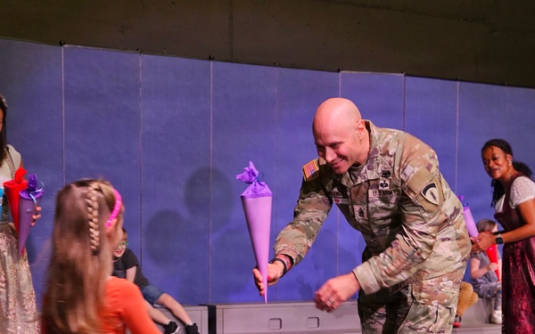 USAG Stuttgart Command Sgt. Maj. Chris Melendez helps Patch Elementary host Einschulung Ceremony