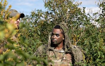 Exchanging sniper practices between the British and U.S. Forces in Poland