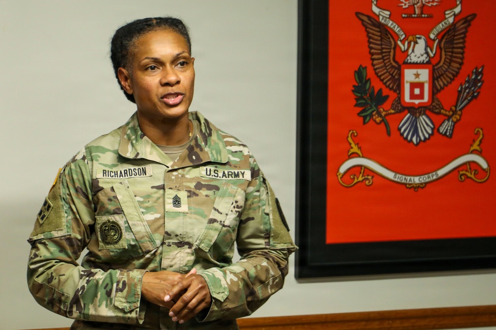 7th Signal Command (Theater) Honors Civilians at Fort Gordon Awards Ceremony