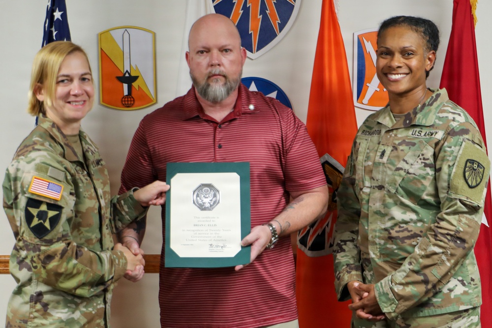7th Signal Command (Theater) Honors Civilians at Fort Gordon Awards Ceremony