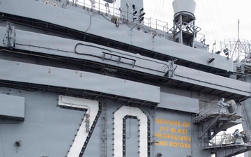 USS Carl Vinson (CVN 70) conducts flight deck 5k