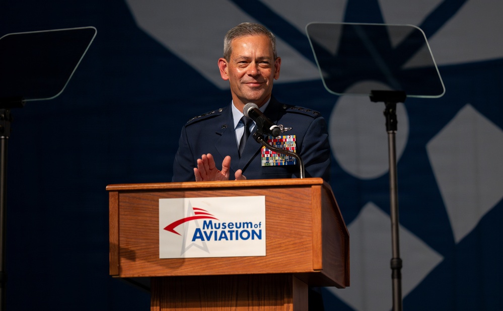 Air Force Reserve welcomes new commander