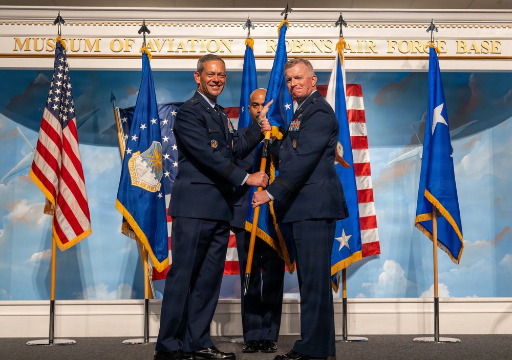 Air Force Reserve welcomes new commander