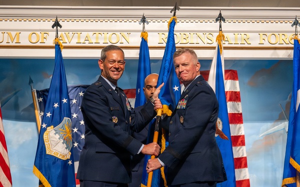 Air Force Reserve welcomes new commander