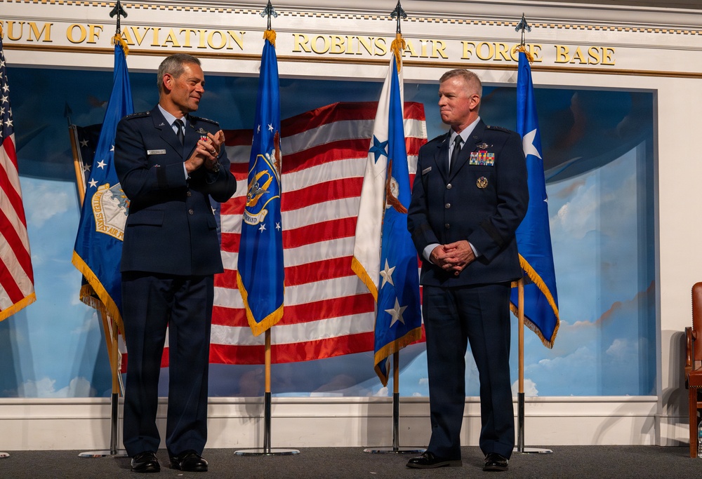 Air Force Reserve welcomes new commander