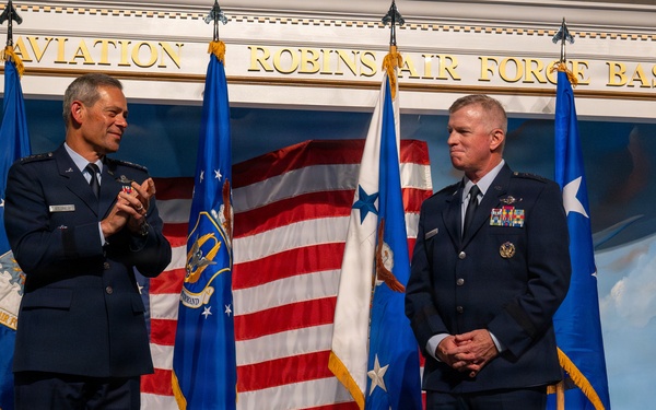 Air Force Reserve welcomes new commander