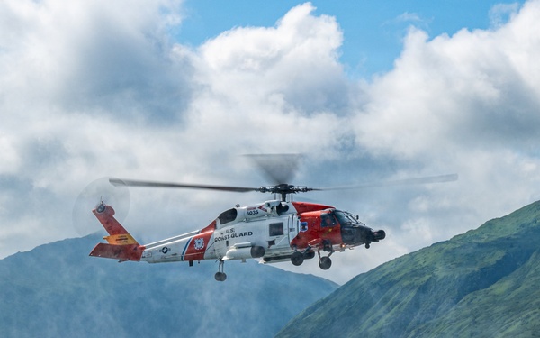 Coast Guard members conduct search and rescue exercise during leadership visit in Kodiak