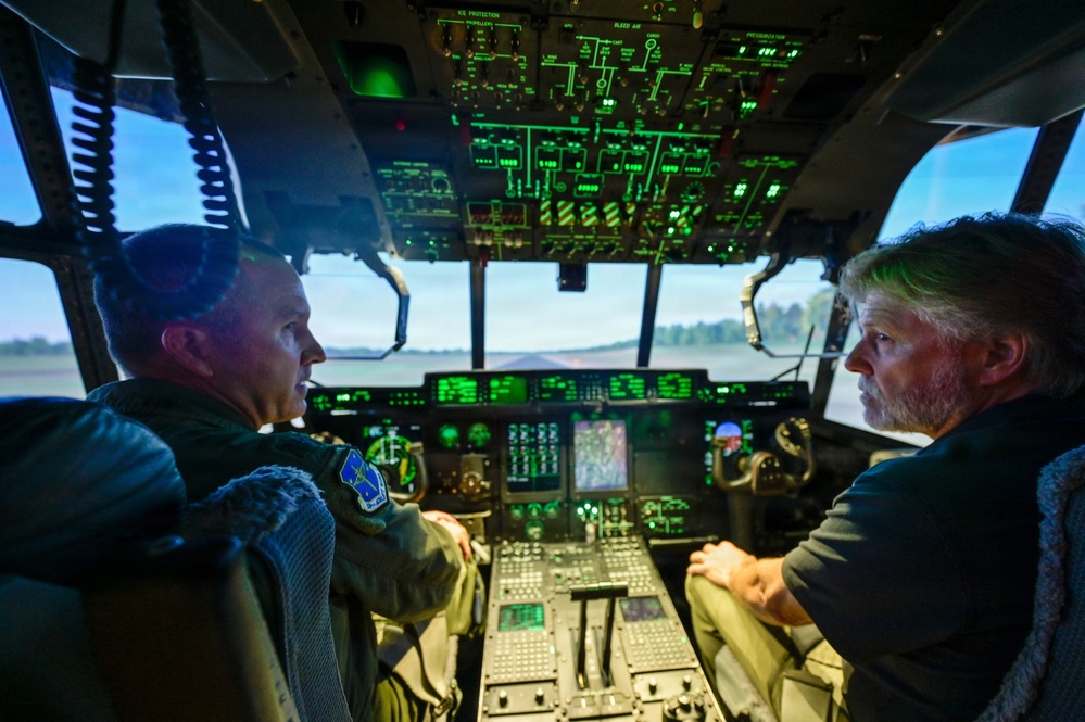 Congressman Rick Crawford Visits Little Rock AFB