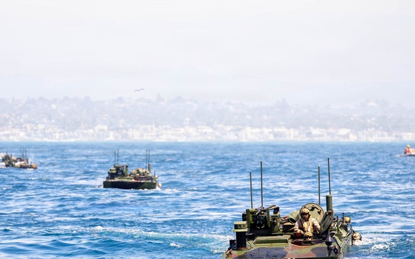 Anchroage Conducts COMPTUEX With Makin Island Amphibious Ready Group