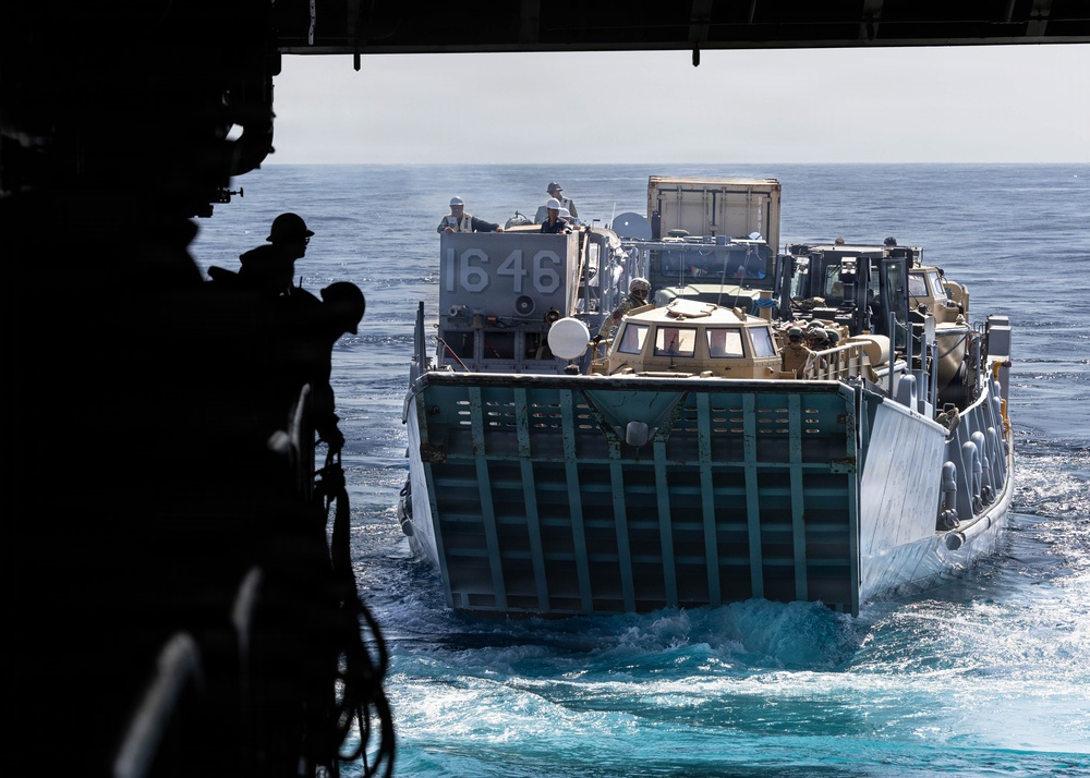 Anchroage Conducts COMPTUEX With Makin Island Amphibious Ready Group