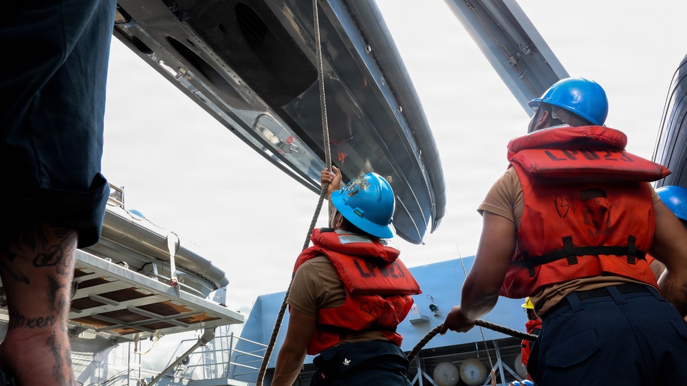 Anchroage Conducts COMPTUEX With Makin Island Amphibious Ready Group