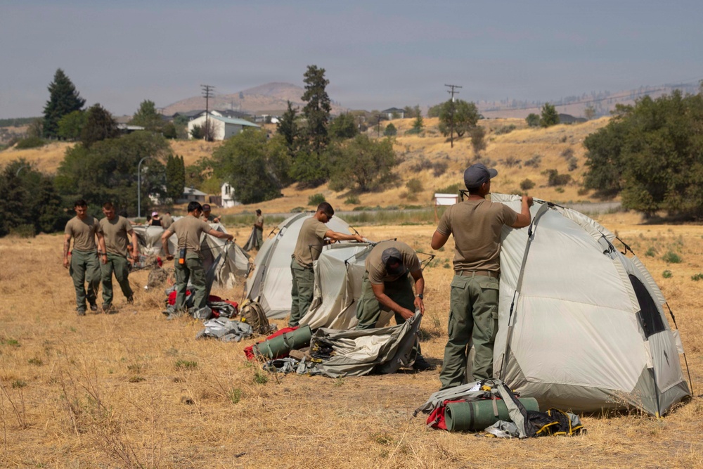 U.S. Army Soldiers from 7th Infantry Division activated as wildland firefighters on the Little Giant Fire