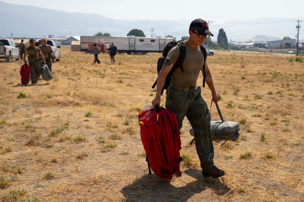 U.S. Army Soldiers from 7th Infantry Division activated as wildland firefighters on the Little Giant Fire