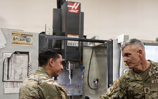 III Armored Corps Command Sergeant Major Shakes Hands with 100th BSB NCOIC