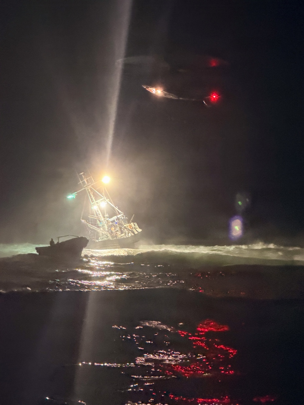 Unified command responds to grounded vessel in Point Reyes National Seashore