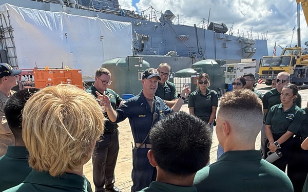 USS Carl M. Levin hosts University of Hawaii NROTC