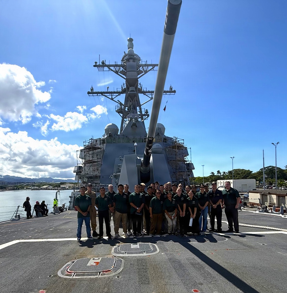 USS Carl M. Levin hosts University of Hawaii NROTC