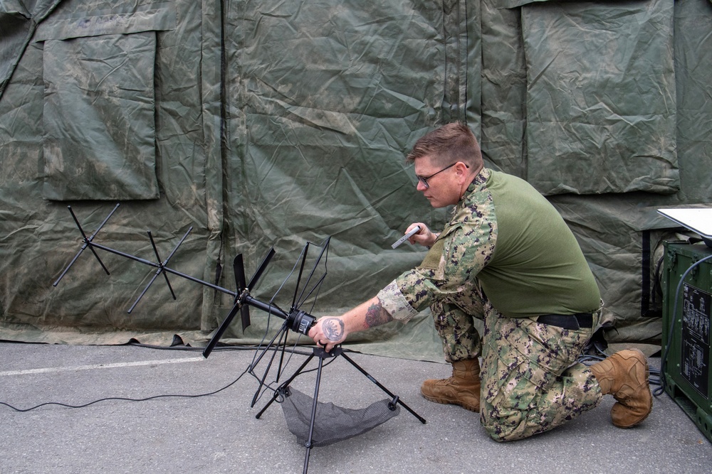 ET1 adjusts a Yagi-Uda antenna during Northern Viking 2026