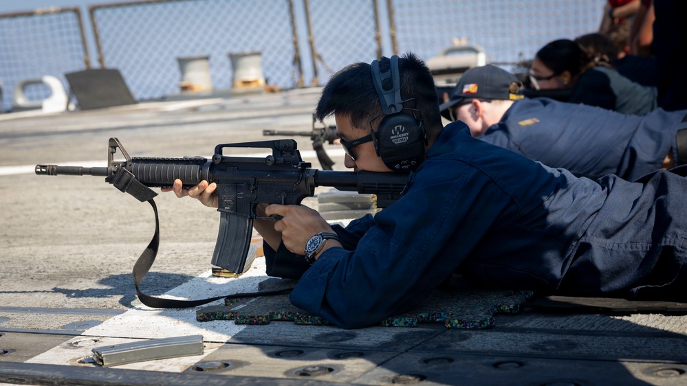 Shooting M4 Carbine on DDG 117