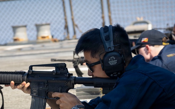 Shooting M4 Carbine on DDG 117